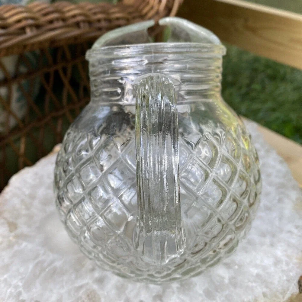 Diamond Pineapple Waffle Clear Tilted Ball Pitcher W/ Ice Lip‎ Ribbed Handle